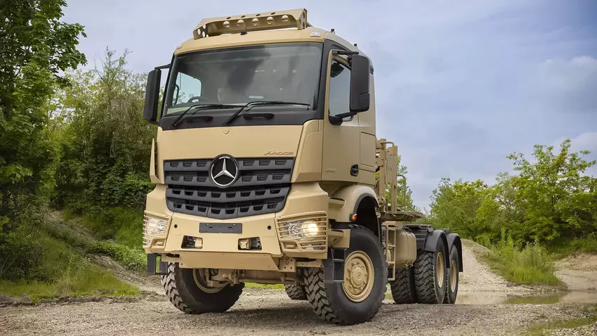 Mercedes-Benz Arocs 4042 AS 6x6, legervrachtwagen