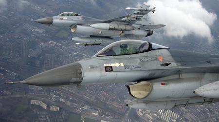 Oekraïne heeft een nieuwe lichting F-16 gevechtsvliegtuigen ontvangen, maar het is onbekend van wie