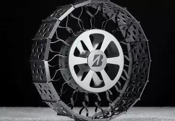Bridgestone heeft metalen wielen van de ...