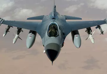 Media: eerste F-16 straaljagers arriveren de ...