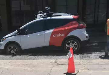 Onbemande taxi van Cruise komt vast ...