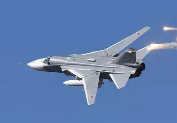 Su-24M frontlinie bommenwerper neergestort in rusland ...