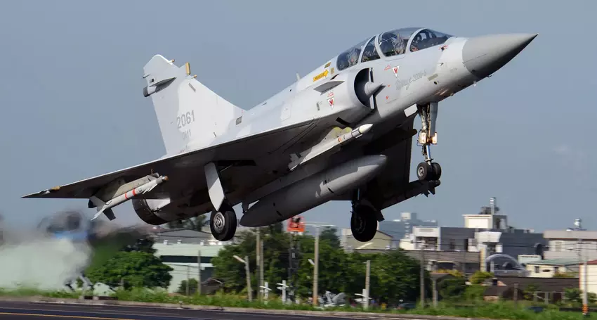 Taiwan moderniseert Mirage 2000-5 gevechtsvliegtuigen vanwege vertragingen in leveringen van Amerikaanse F-16 Block 70 Viper straaljagers.