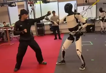 “Jackie Chan, steun bier!”: de Optimus ...