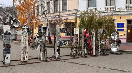 Een installatie van Vodafone's gemangelde telecomapparatuur werd geïnstalleerd in Kiev: het resultaat van 884.610 ongelukken en $2 miljard aan verliezen