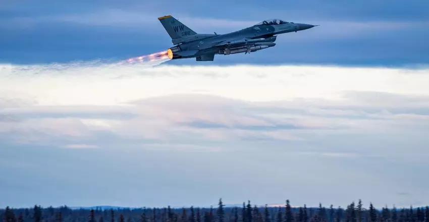 Polen zal het vermogen testen van F-16 Fighting Falcon, MiG-29 en Su-22 gevechtsvliegtuigen om op te stijgen vanaf de baan.