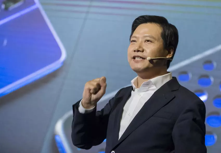 Xiaomi CEO Lei Jun tijdens de lancering van de Mi AI Stick