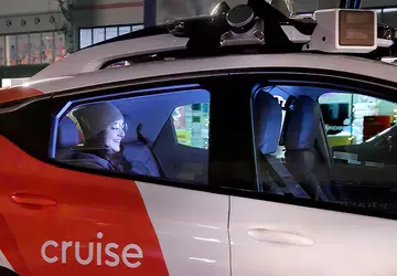 Cruise roept 950 onbemande voertuigen terug ...