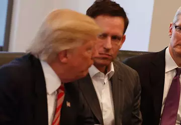 Apple CEO Tim Cook doneert 1 ...