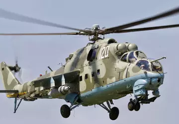 Strijdkrachten vernietigen Russische Mi-24 gevechtshelikopter ter ...