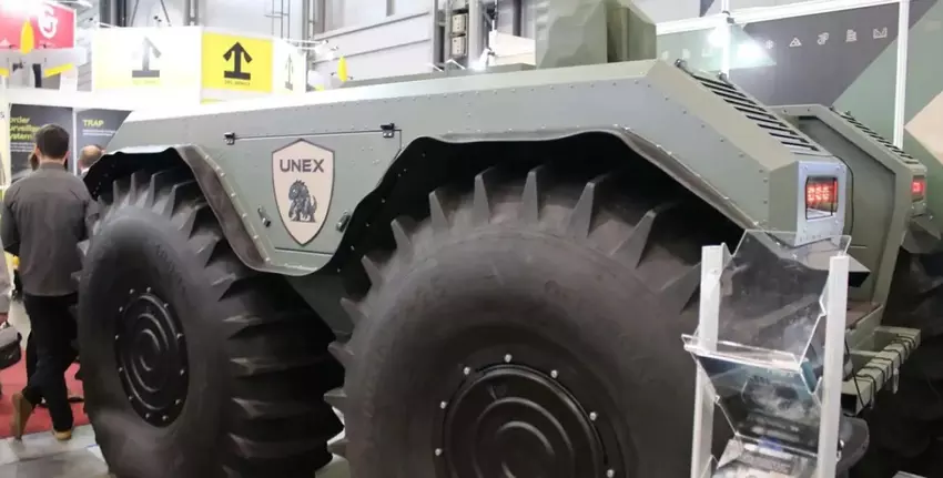 De Tsjechisch-Oekraïense amfibische drone UNEX UGV - een multifunctioneel platform voor logistieke taken en evacuatie van gewonden - is gepresenteerd