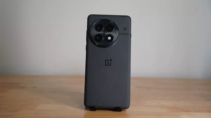 OnePlus 14 krijgt mogelijk een plat scherm en een 7000mAh batterij