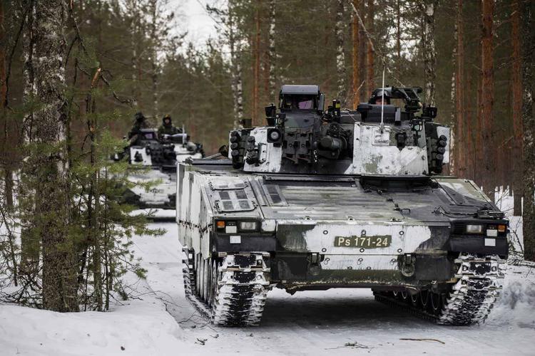 Litouwen zal massaal Zweedse BMP CV90 ...