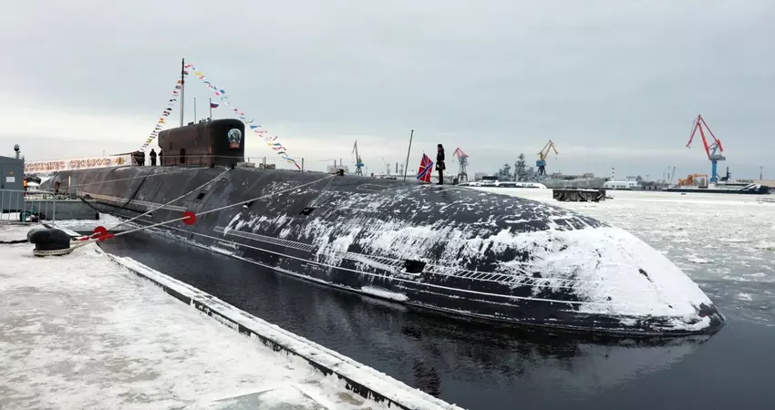De nucleaire onderzeeër Generalissimo Suvorov arriveerde in de Stille Oceaan met 16 R-30 Bulava ballistische raketten, die een nucleaire lading met een kracht van meer dan 100 kiloton kunnen dragen.