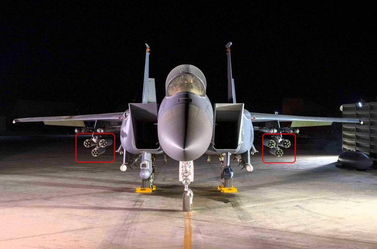 De F-15E heeft nieuwe raketten ontvangen ...