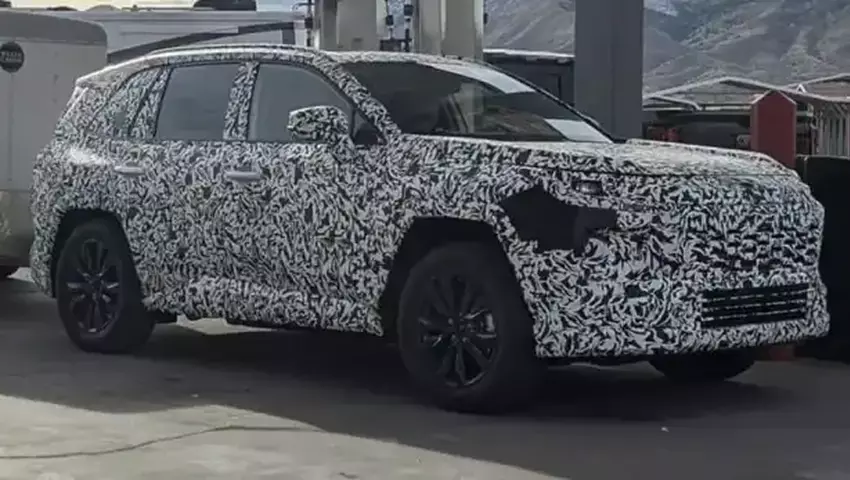 Het prototype is waarschijnlijk de Toyota RAV4 (2026)