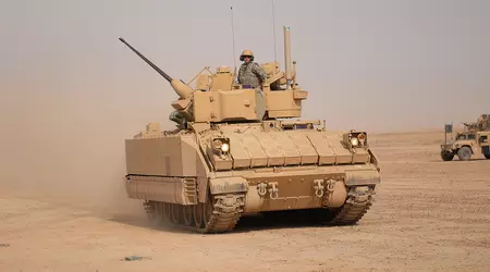 Russen onderzoeken buitgemaakte Oekraïense Bradley en geven toe dat hun BMP-3 niet eens in de buurt komt