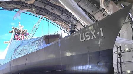De VS heeft een 50 meter lange marinedrone gemaakt die luchtdoelraketten kan dragen