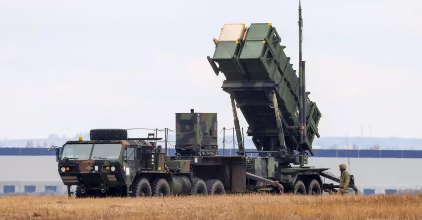 MIM-104 Patriot onderschept zes Russische Kh-47M2 Kinzhal hypersonische raketten in Kiev tijdens bezoek Zuid-Afrikaanse president aan Oekraïne