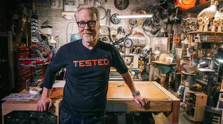 MythBusters-ster Adam Savage probeerde de AirPods Pro 2-hoofdtelefoon uit als gehoorapparaat en was tevreden (video)