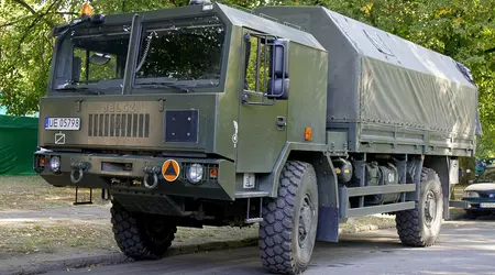De Polen kwamen tot bezinning toen ze ontdekten dat hun Jelcz-chassis voor de Patriot was gemaakt van geïmporteerde onderdelen.
