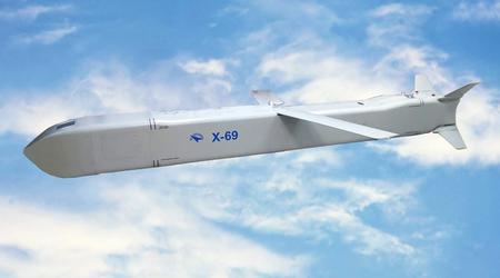 De Russen hebben de Kh-69 kruisraket onthuld met een kernkop van 310 kg en een bereik tot 290 km voor het Su-57 gevechtsvliegtuig van de vijfde generatie.