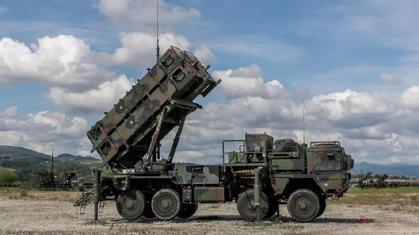 Duitsland heeft Oekraïne een nieuw militair hulppakket toegekend dat raketten voor IRIS-T, Gepard luchtafweersystemen, MRAP-pantservoertuigen en meer omvat.