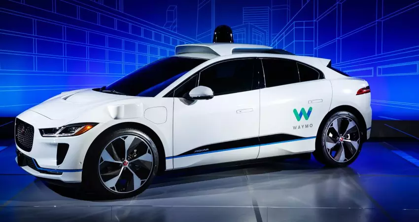 Dakloze man probeerde onbemande auto van Waymo te stelen in centrum Los Angeles