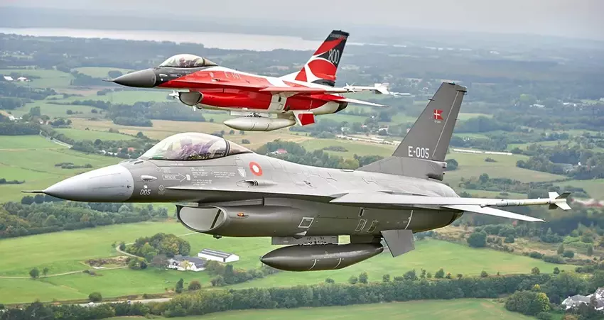 Oekraïne ontvangt mogelijk al in 2023 Amerikaanse F-16 Fighting Falcon-gevechtsvliegtuigen