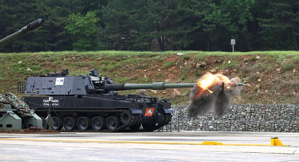 AS9 Huntsman zelfrijdende houwitser leert Rheinmetall Assegai 155mm granaten af te vuren voor verscheping naar Australië AS9 Huntsman zelfrijdende houwitser leert Rheinmetall Assegai 155mm granaten af te vuren voor verscheping naar Australië