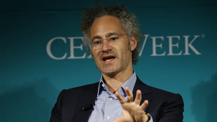 Palantir aandelen stijgen 11 procent dankzij fascinatie voor kunstmatige intelligentie technologie Palantir aandelen stijgen 11 procent dankzij fascinatie voor kunstmatige intelligentie technologie