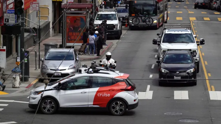 De robotauto's van Cruise hebben het verkeer in San Francisco lamgelegd, net nadat de overheid het bedrijf toestemming had gegeven om de drone-activiteiten in de stad uit te breiden. De robotauto's van Cruise hebben het verkeer in San Francisco lamgelegd, net nadat de overheid het bedrijf toestemming had gegeven om de drone-activiteiten in de stad uit te breiden.
