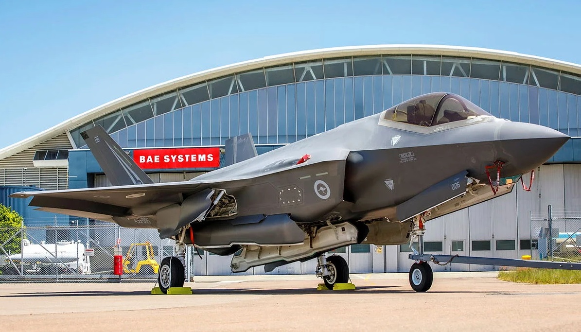 Australië koopt mogelijk geen 28 F-35A vliegtuigen vanwege de modernisering van de F/A-18 Super Hornet, de ontwikkeling van de MQ-28 Ghost Bat drone en de opkomst van gevechtsvliegtuigen van de zesde generatie. Australië koopt mogelijk geen 28 F-35A vliegtuigen vanwege de modernisering van de F/A-18 Super Hornet, de ontwikkeling van de MQ-28 Ghost Bat drone en de opkomst van gevechtsvliegtuigen van de zesde generatie.