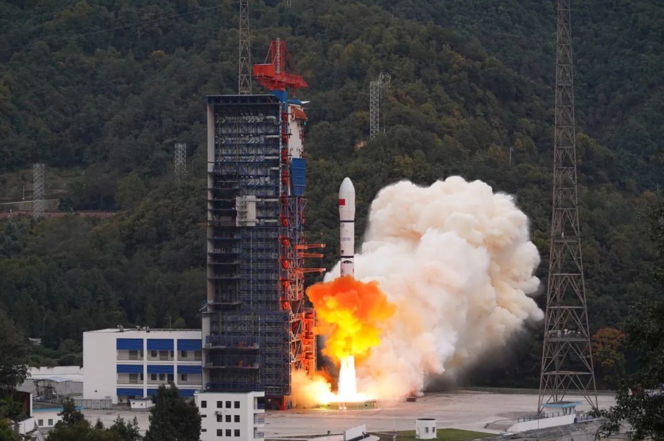 China is begonnen met de bouw van zijn eigen analoog van Starlink - de Long March 2D raket lanceerde de eerste internetsatelliet Guowang in een baan om de aarde. China is begonnen met de bouw van zijn eigen analoog van Starlink - de Long March 2D raket lanceerde de eerste internetsatelliet Guowang in een baan om de aarde.
