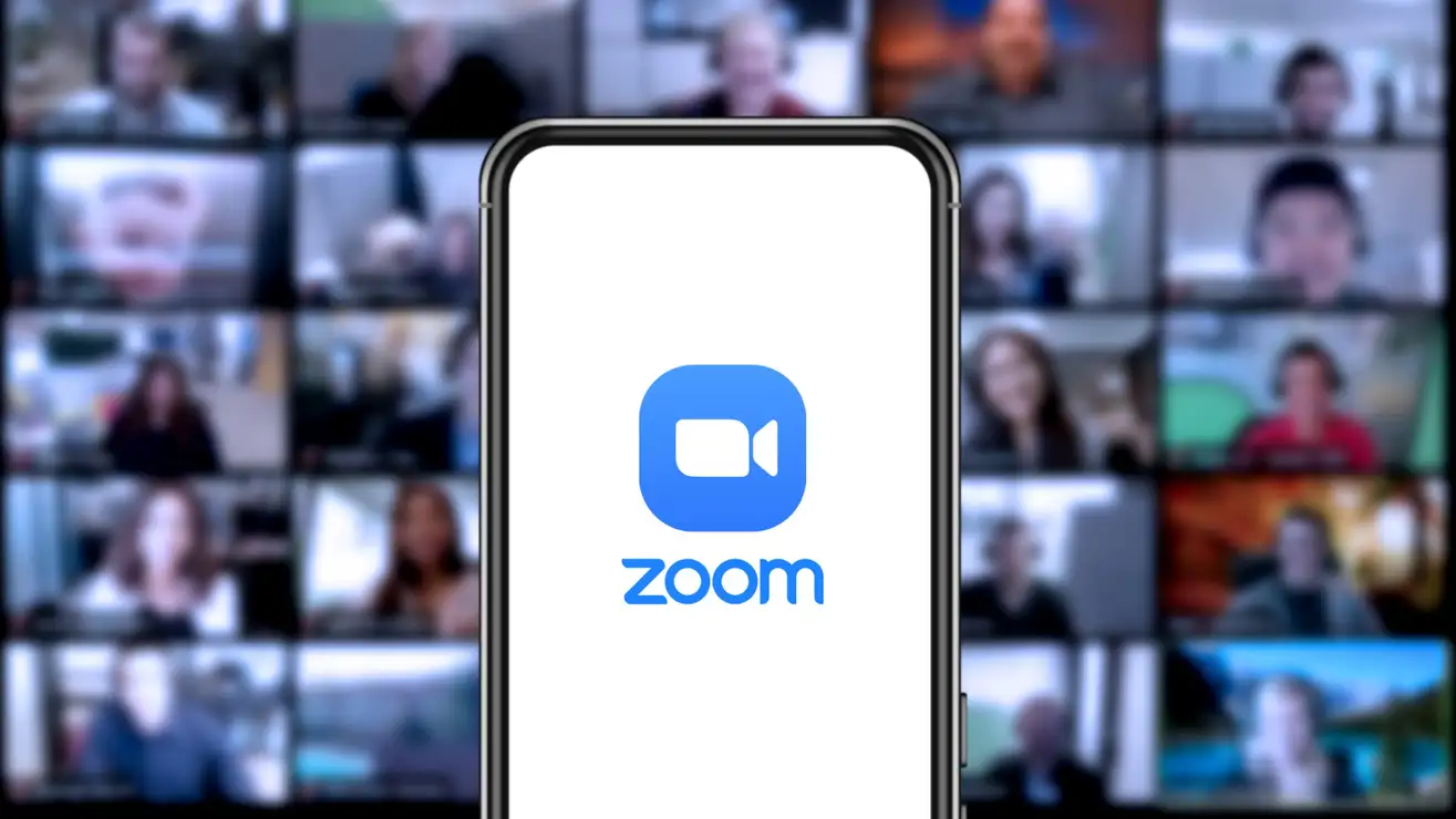 Zoom heeft zijn gebruiksvoorwaarden aangepast na beschuldigingen van AI-training op gebruikersgegevens Zoom heeft zijn gebruiksvoorwaarden aangepast na beschuldigingen van AI-training op gebruikersgegevens