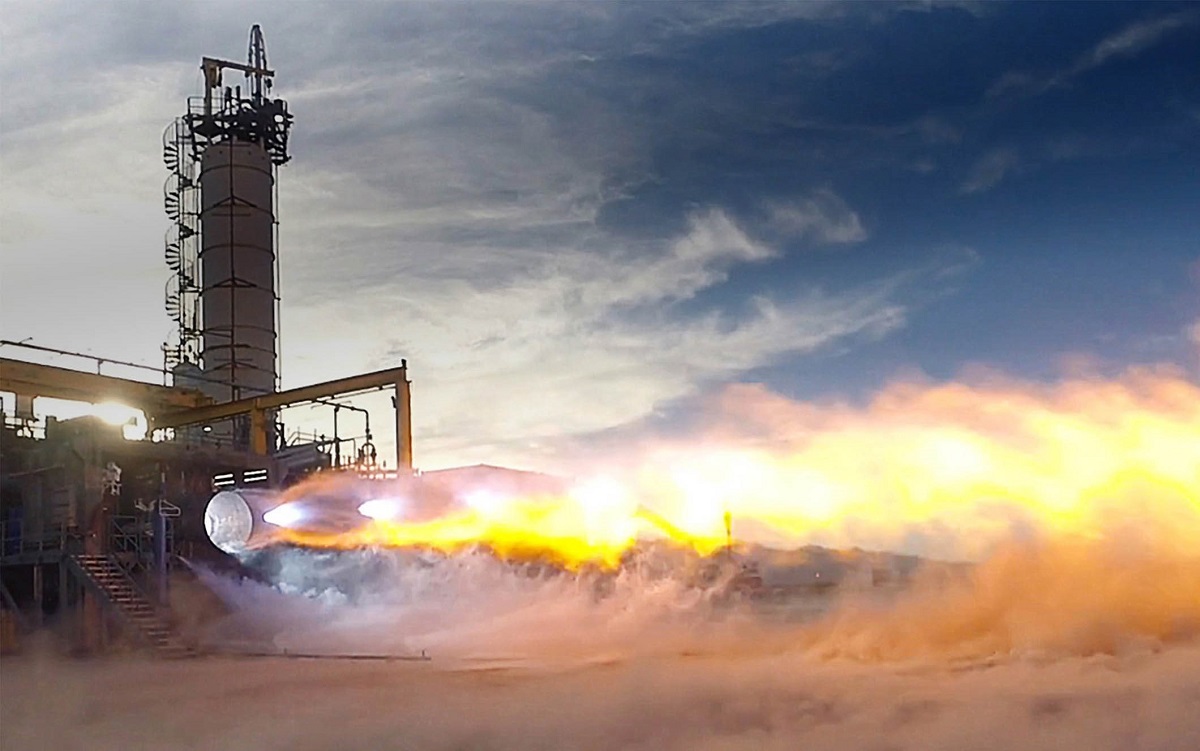 Een van de krachtigste raketmotoren ter wereld, de BE-4, explodeerde 10 seconden na het begin van de test dramatisch. Een van de krachtigste raketmotoren ter wereld, de BE-4, explodeerde 10 seconden na het begin van de test dramatisch.