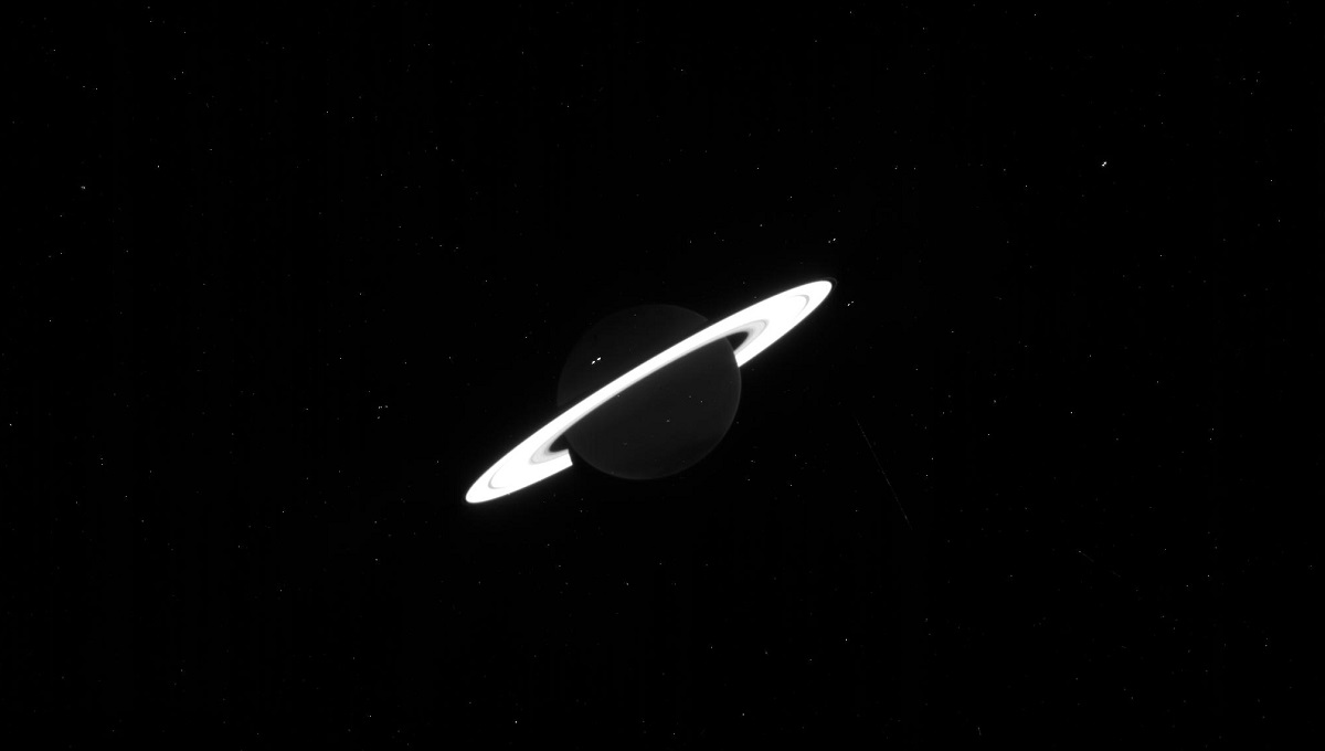 NASA toont ongebruikelijke foto's van Saturnus gemaakt door de James Webb ruimtetelescoop NASA toont ongebruikelijke foto's van Saturnus gemaakt door de James Webb ruimtetelescoop