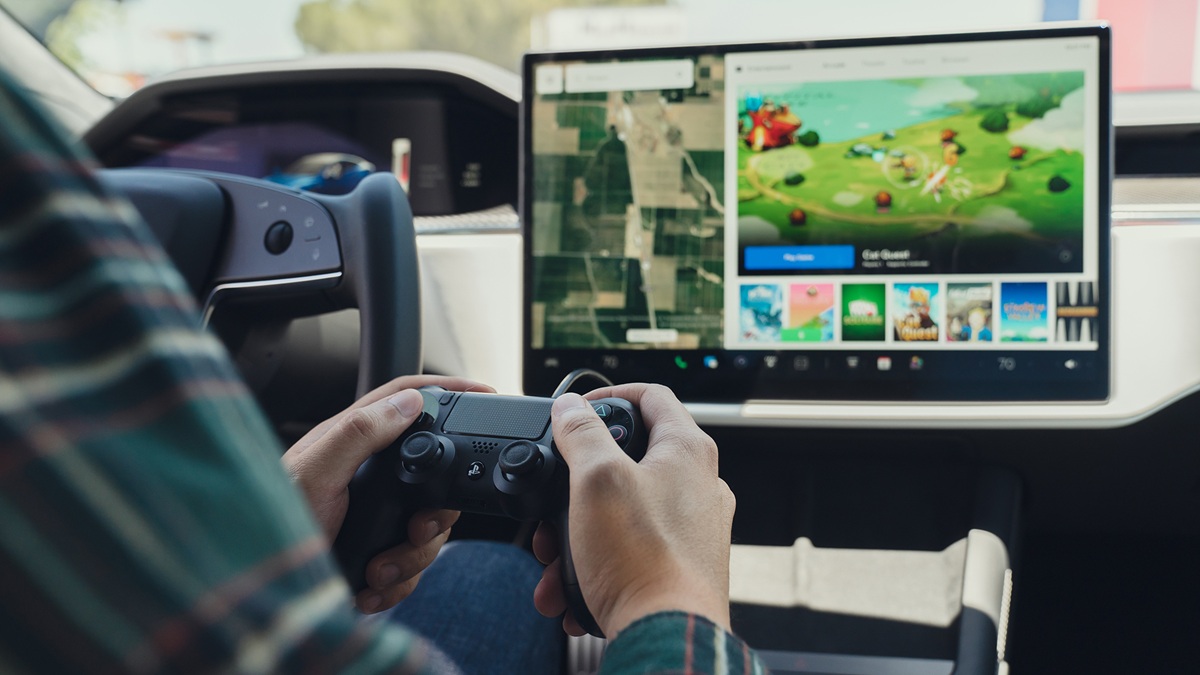 Tesla's gamingrevolutie: de rijervaring wordt nog levendiger Tesla tilt het naar een hoger niveau: games draaien op het multimediasysteem