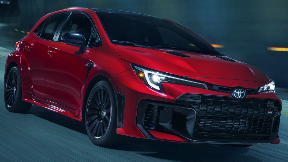 Binnenin de Toyota GR Corolla: Kracht, Prestaties en Precisie De Dier Ontketend: Toyota GR Corolla Tackles the Streets