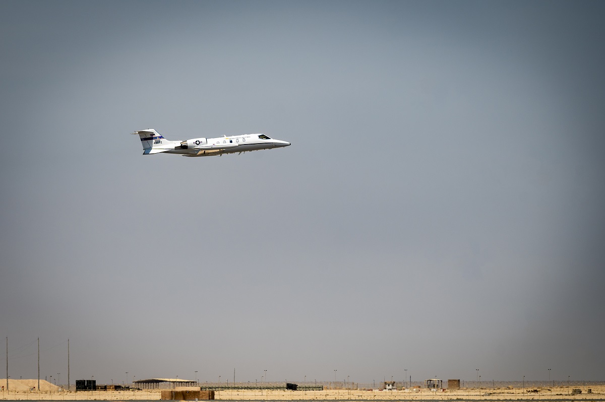 De laatste C-21A Learjet van de Amerikaanse luchtmacht heeft na 32 jaar vliegen het Midden-Oosten voorgoed verlaten. De laatste C-21A Learjet van de Amerikaanse luchtmacht heeft na 32 jaar vliegen het Midden-Oosten voorgoed verlaten.