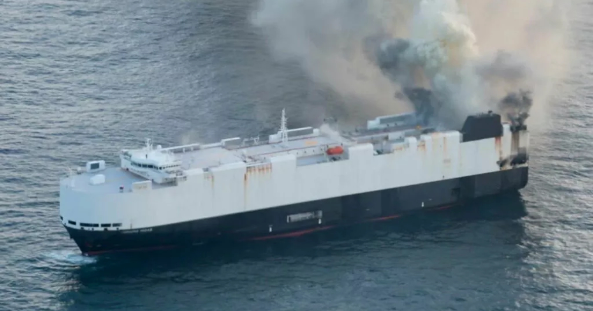 Noodsituatie op zee: wat is er gebeurd met Morning Midas? Maritieme uitdaging: Morning Midas schip in vlammen