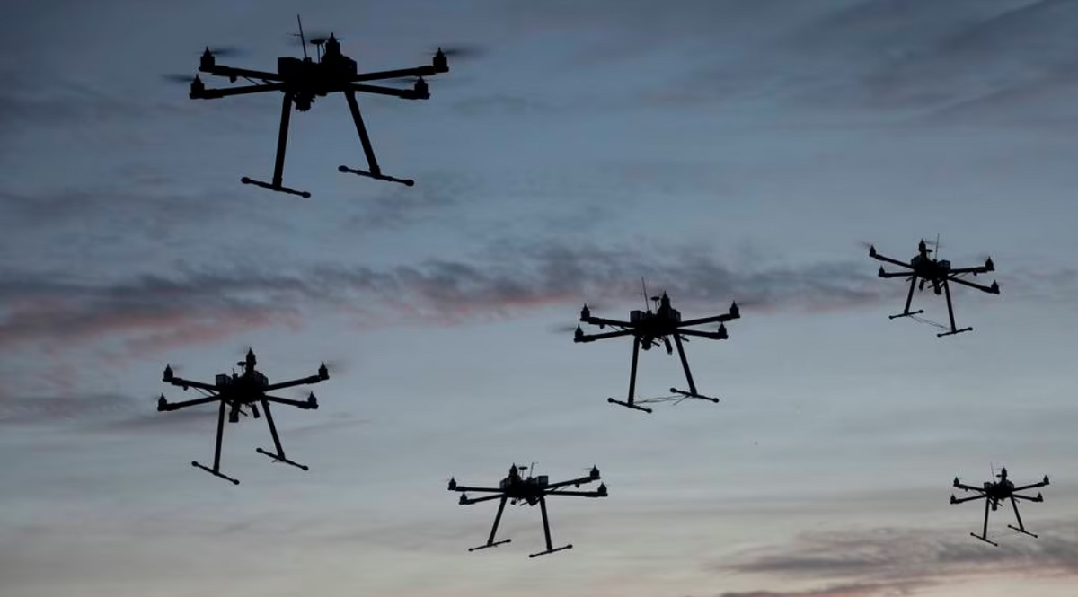 De VS zal technologie demonstreren die een grote zwerm vijandelijke drones tegelijkertijd kan neutraliseren. De VS zal technologie demonstreren die een grote zwerm vijandelijke drones tegelijkertijd kan neutraliseren.