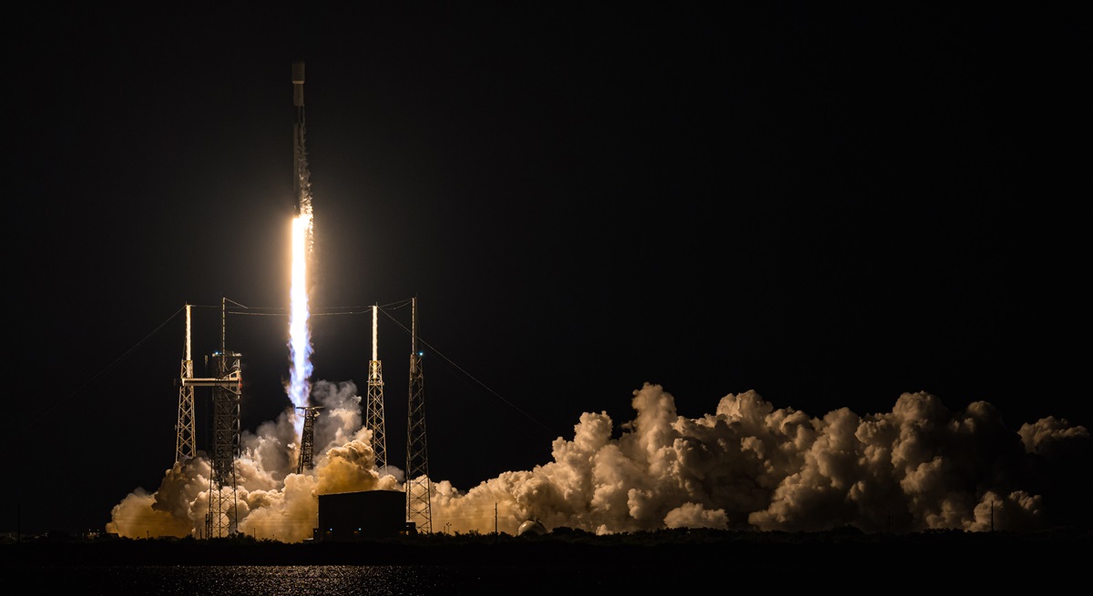 SpaceX lanceert Starlink internetsatellieten in een baan om de aarde - de eerste trap van de Falcon 9-raket heeft zijn 17e vlucht voltooid SpaceX lanceert Starlink internetsatellieten in een baan om de aarde - de eerste trap van de Falcon 9-raket heeft zijn 17e vlucht voltooid
