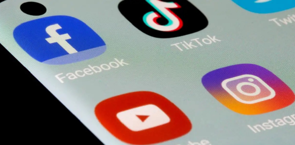 De evolutie van logo's: Van Facebook tot X (voorheen Twitter) 5 geheimen voor succesvol ontwerp van sociale media logo's