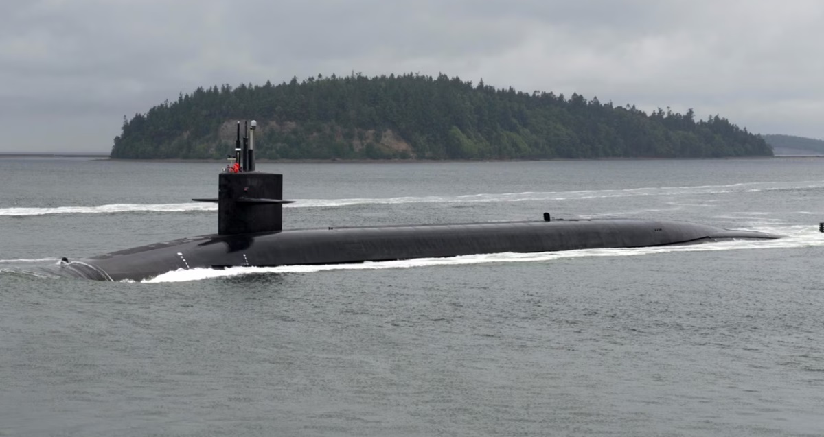 De VS hebben een Ohio-klasse onderzeeër met kernaandrijving en 154 Tomahawk kruisraketten of Trident II intercontinentale ballistische raketten naar het Midden-Oosten gestuurd. De VS hebben een Ohio-klasse onderzeeër met kernaandrijving en 154 Tomahawk kruisraketten of Trident II intercontinentale ballistische raketten naar het Midden-Oosten gestuurd.
