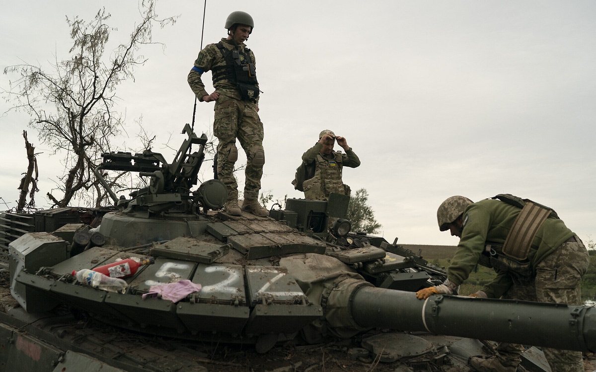 Oekraïne overhandigt in beslag genomen Russisch militair materieel aan VK voor onderzoek Oekraïne overhandigt in beslag genomen Russisch militair materieel aan VK voor onderzoek