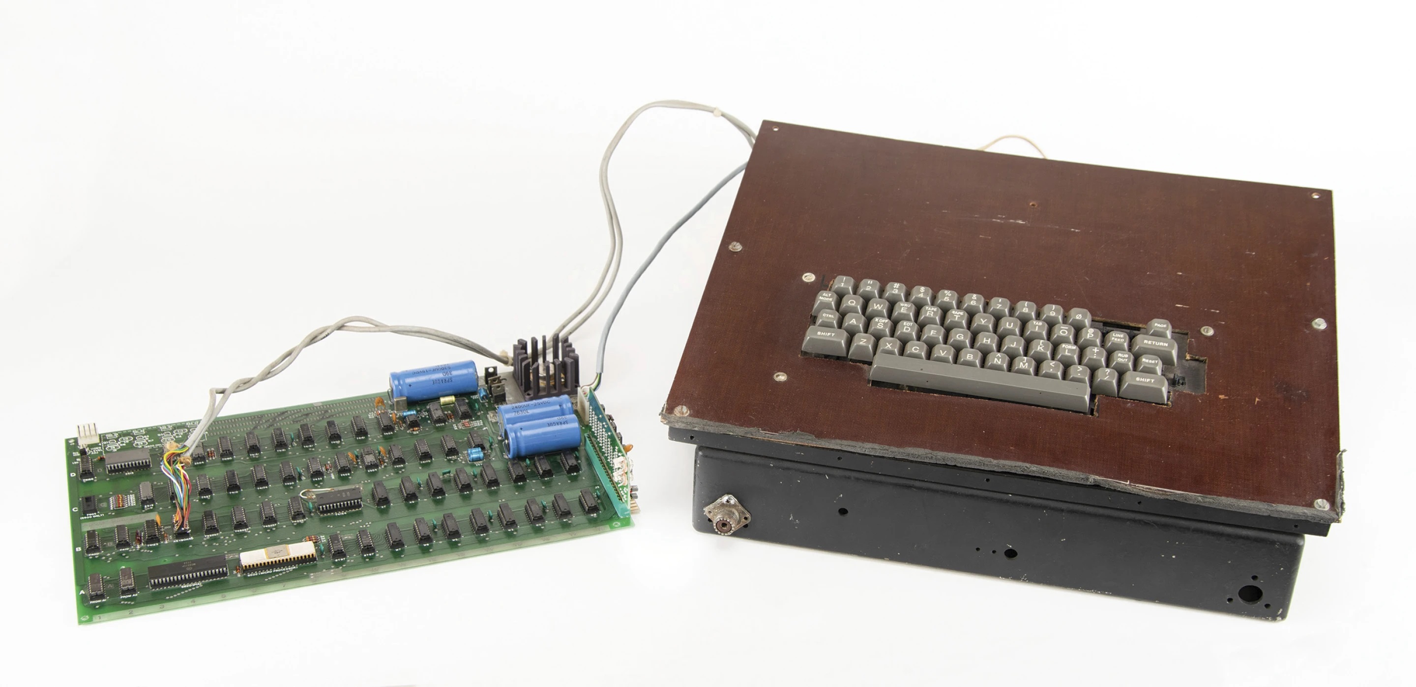 De eerste computer van Apple, uitgebracht in de jaren '70, wordt geveild - de prijs is $200.000 De eerste computer van Apple, uitgebracht in de jaren '70, wordt geveild - de prijs is $200.000