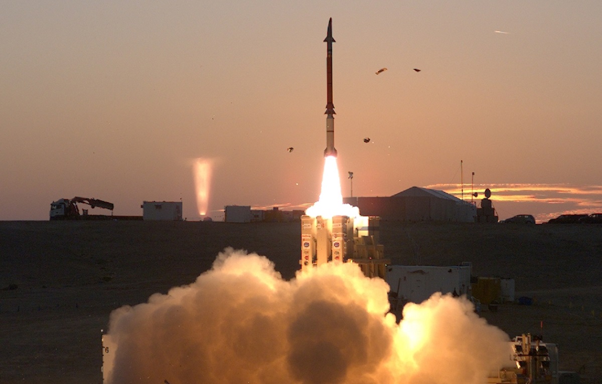 Raytheon en Electromecanica Ploiesti starten productie van SkyCeptor voor MIM-104 Patriot - onderschepper kan ballistische raketten voor middellange afstand neerschieten Raytheon en Electromecanica Ploiesti starten productie van SkyCeptor voor MIM-104 Patriot - onderschepper kan ballistische raketten voor middellange afstand neerschieten