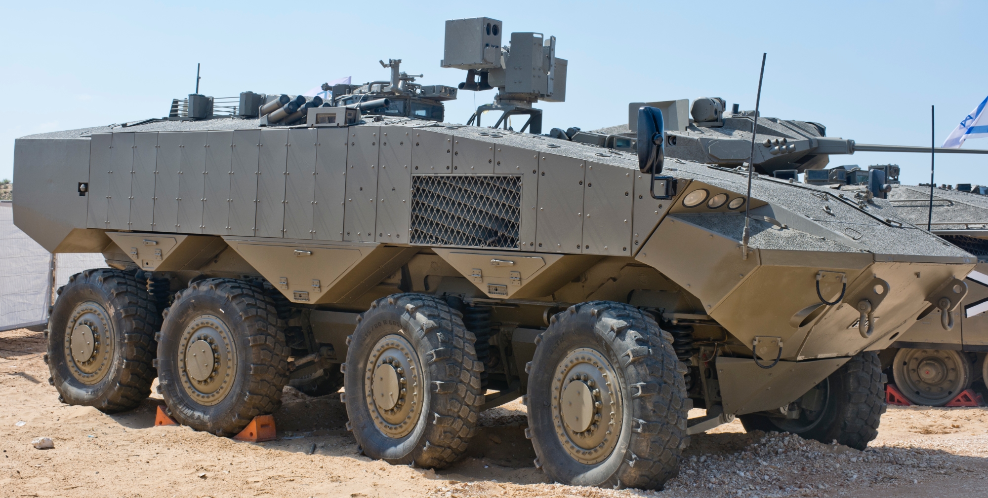Israëlisch leger gebruikt nieuwe Eitan APC's tegen Hamas-terroristen in Gazastrook Israëlisch leger gebruikt nieuwe Eitan APC's tegen Hamas-terroristen in Gazastrook