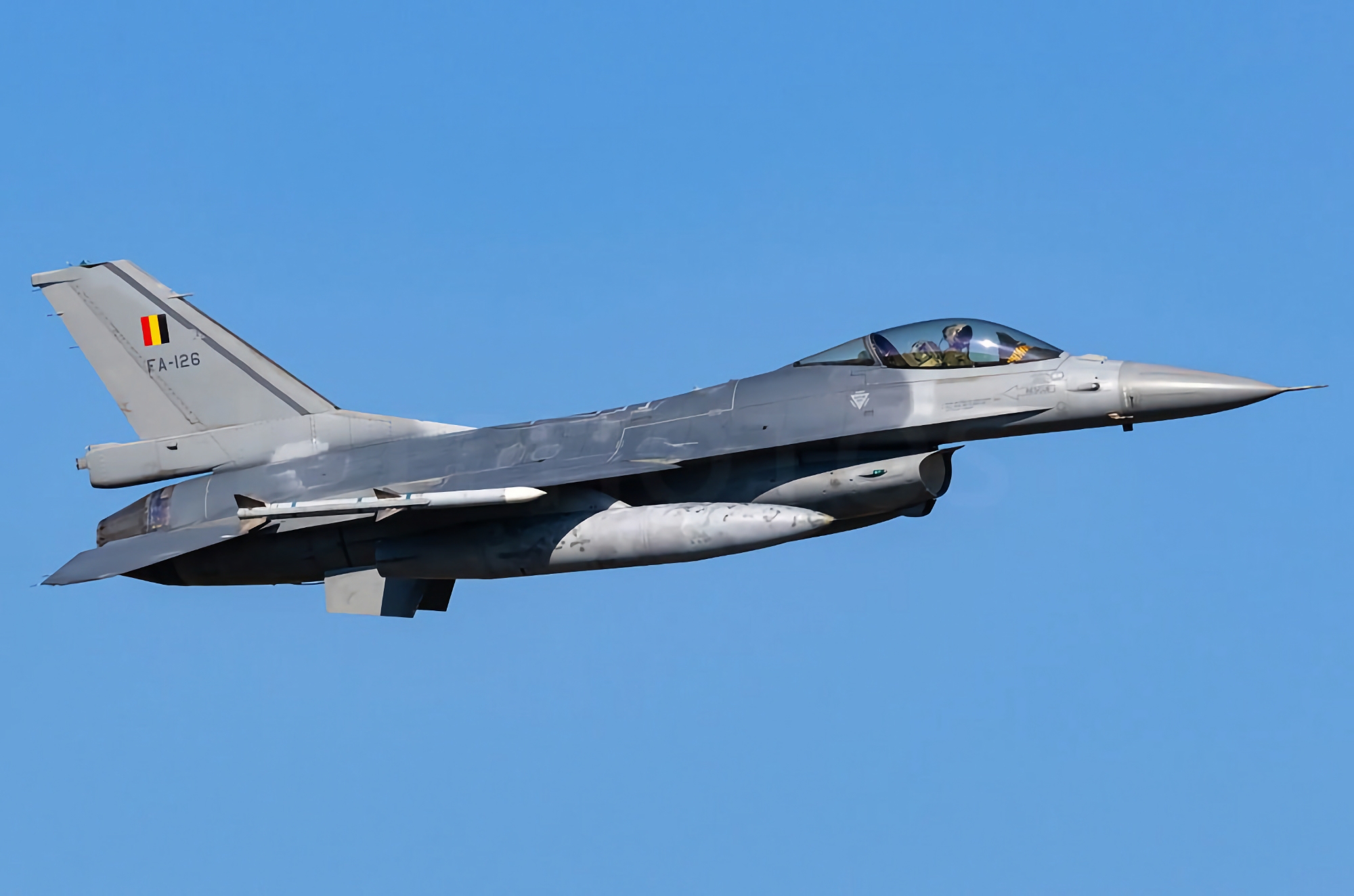 Vroeger dan verwacht: België draagt F-16 Fighting Falcon gevechtsvliegtuigen over aan Oekraïne in 2024 Vroeger dan verwacht: België draagt F-16 Fighting Falcon gevechtsvliegtuigen over aan Oekraïne in 2024